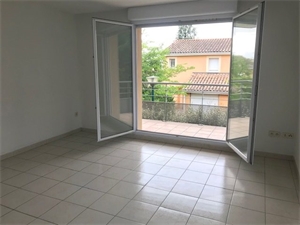 t2 à la location -   81100  CASTRES, surface 55 m2 location t2 - UBI473200922